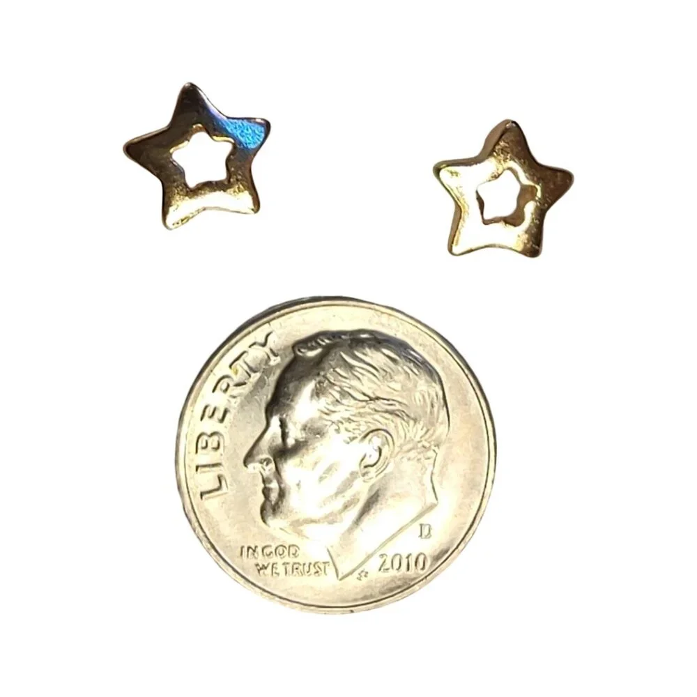 Gold-Tone Minimalist Star Stud Earrings New without Tags NWOT